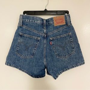 ⚡️Levi’s High Waisted Mom Shorts